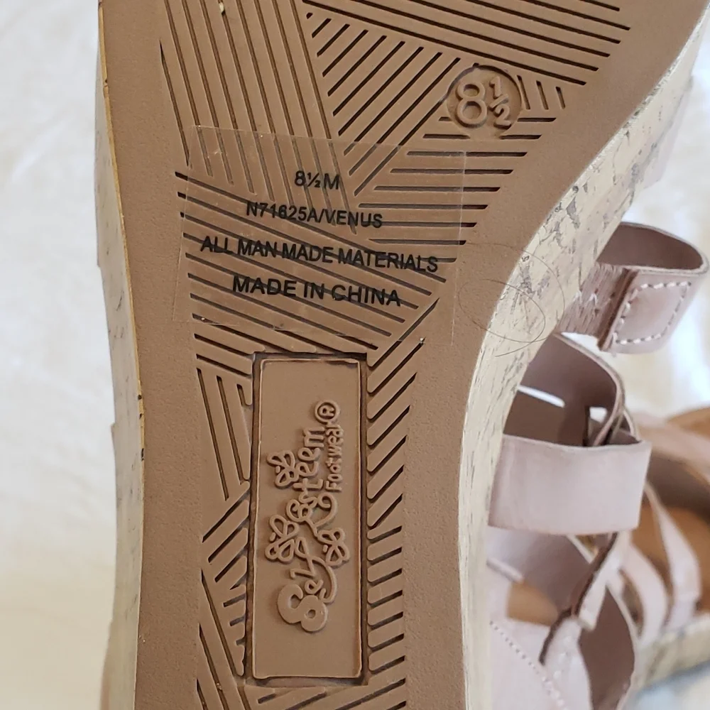 SELF ESTEEM NUDE PLATFORMS SANDALS SIZE 81/2 NEW